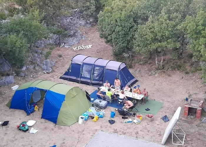 キャンプ場 Kamp Kanjon Krupa Golubic (Zadar)